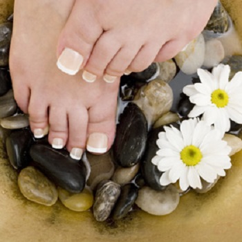 HOLLYWOOD NAILS SPA